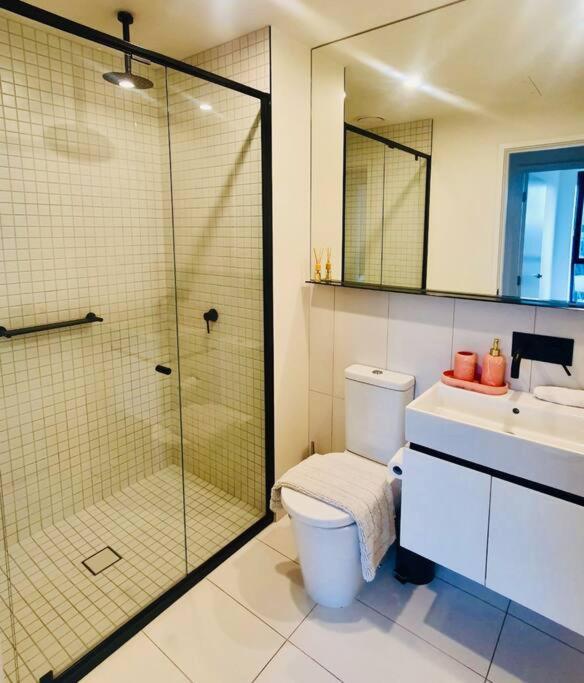 High Rise Unit In Front Of Crown With Free Parking Apartment