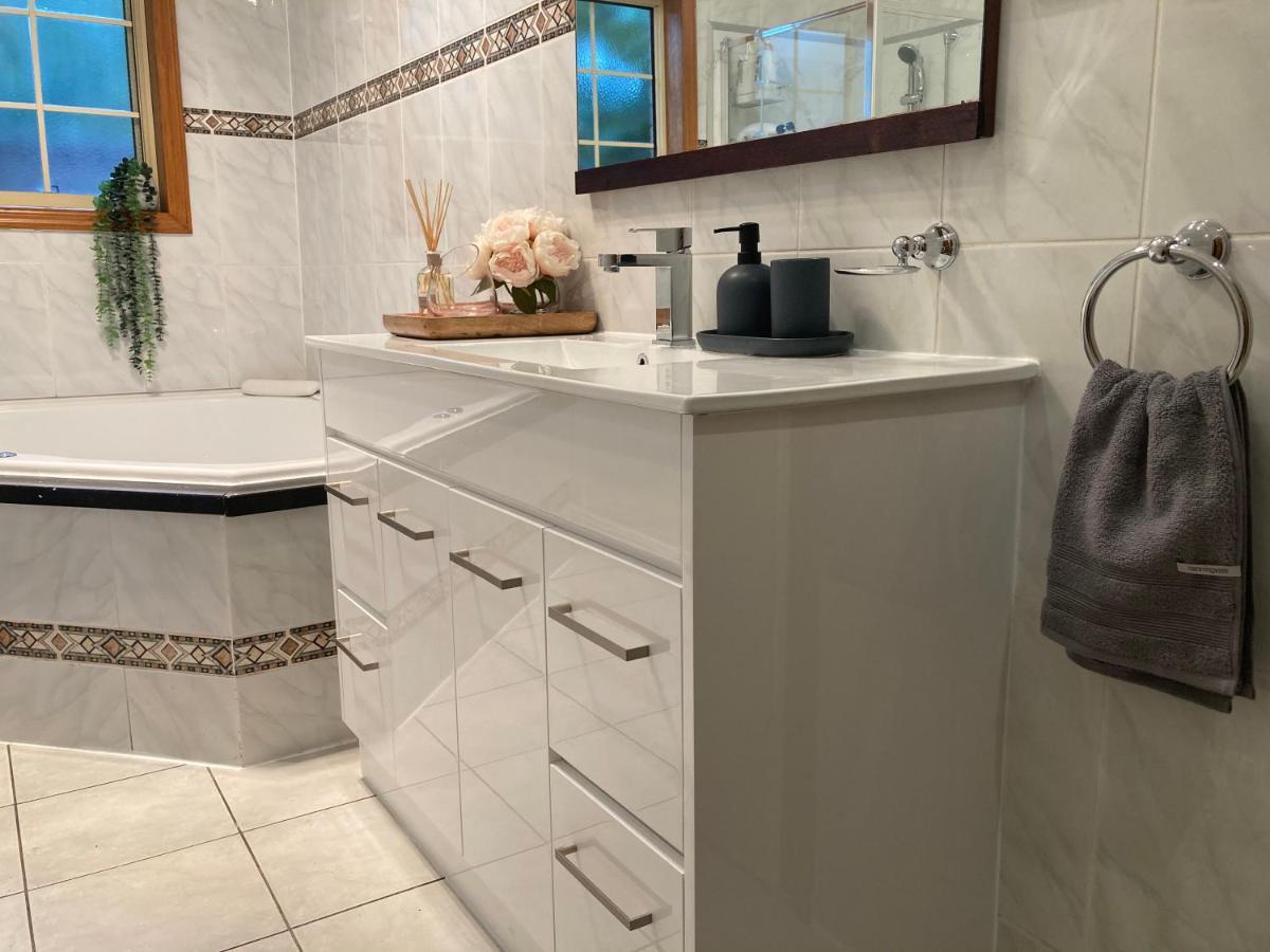 Style/comfort/spacious 4 Bedroom House Study *