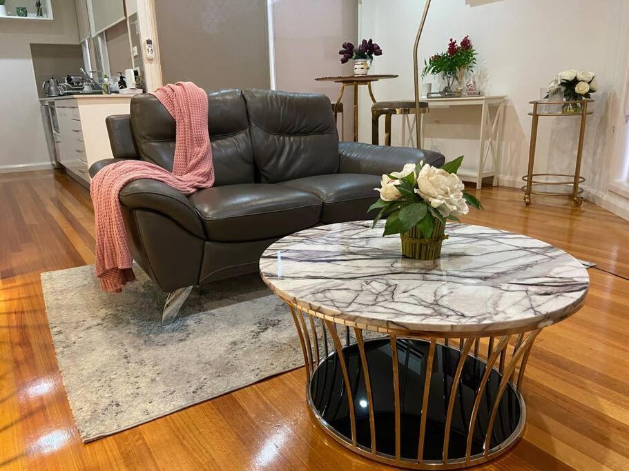 Apartment Design/bright/cosy Townhouse Between Airport &city *