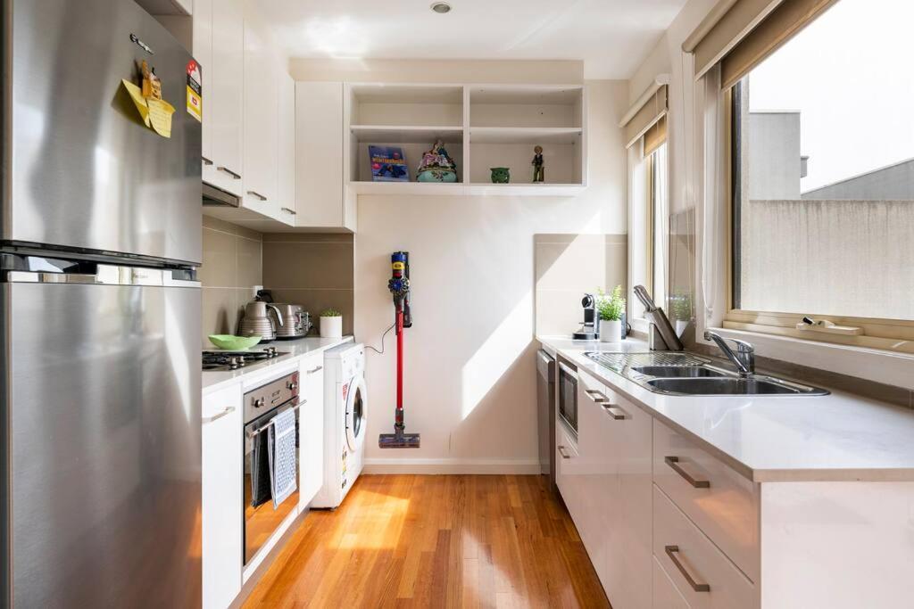 Design/bright/cosy Townhouse Between Airport &city Apartment