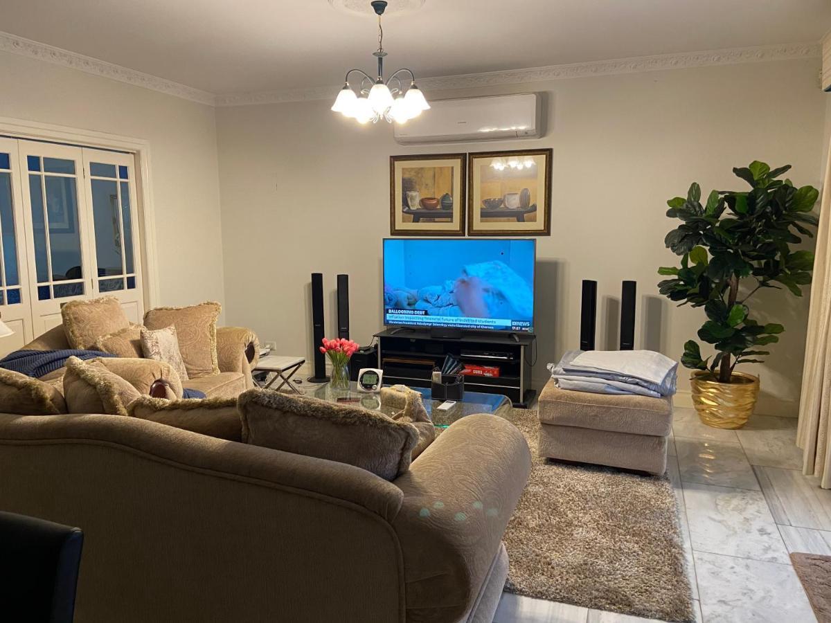Cosy Private Easy Access To & Airport * Melbourne