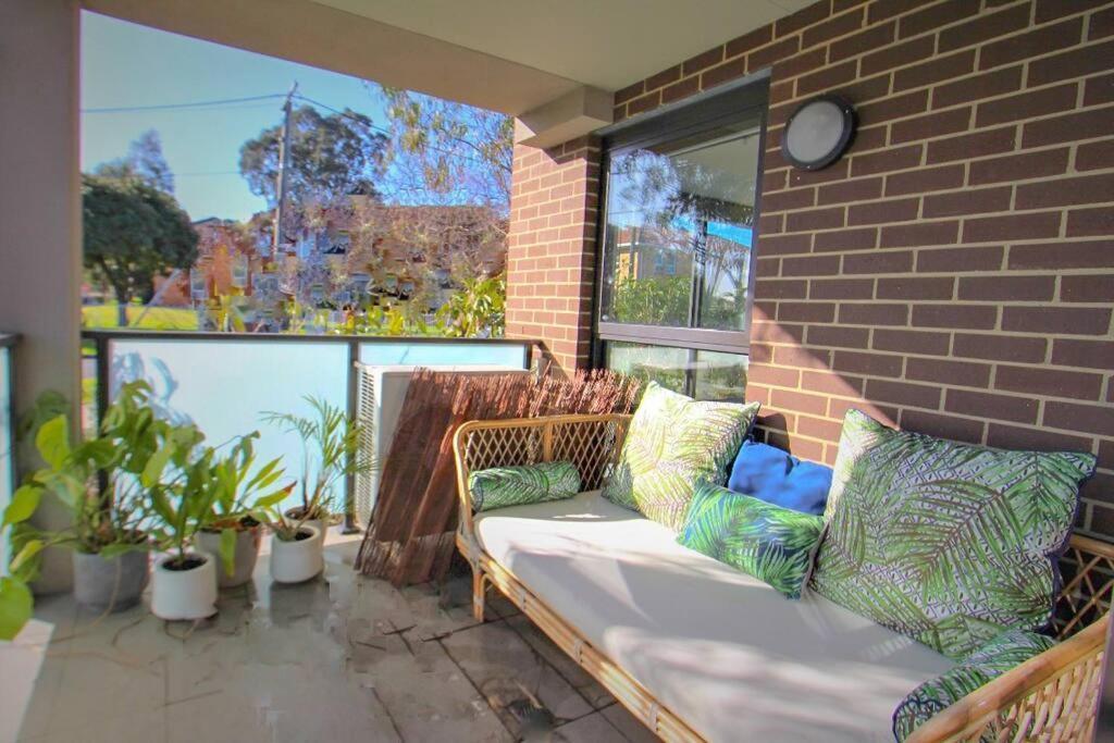 Boutique Heidelberg Heights 2br - G01 Apartment