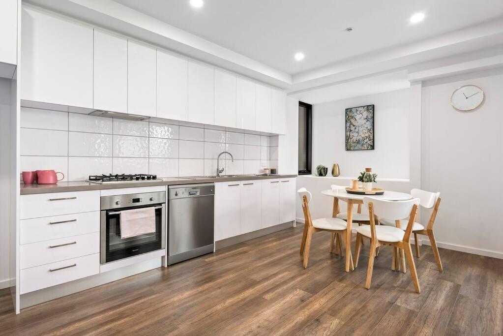 Boutique Heidelberg Heights 2br 105 Apartment Melbourne