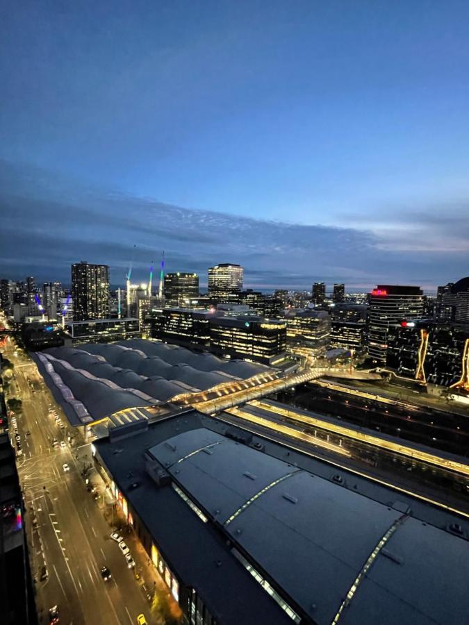 Super Luxury 2 Bedroom Well Furnished With Marvellous Views Convenient Location 1 Free Parking Melbourne