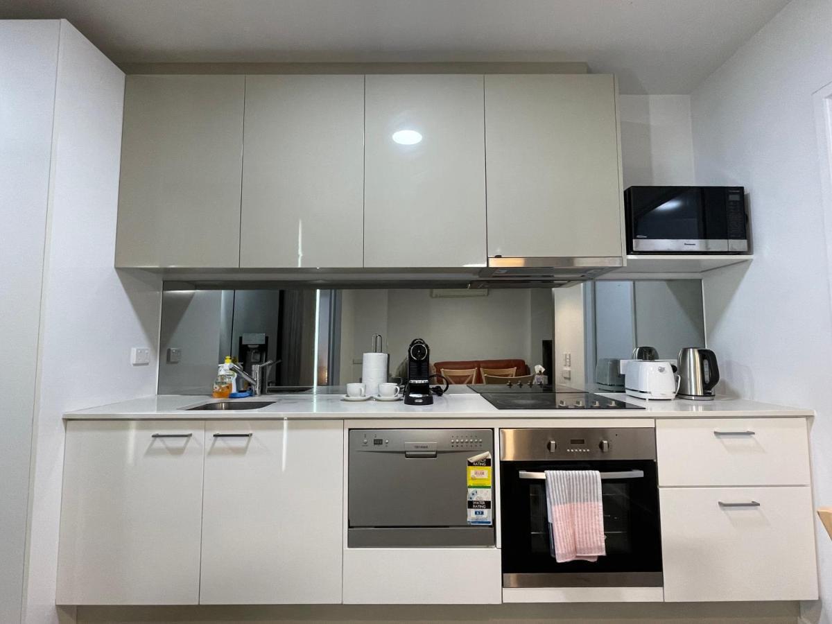 Super Luxury 2 Bedroom Well Furnished With Marvellous Views Convenient Location 1 Free Parking Apartment