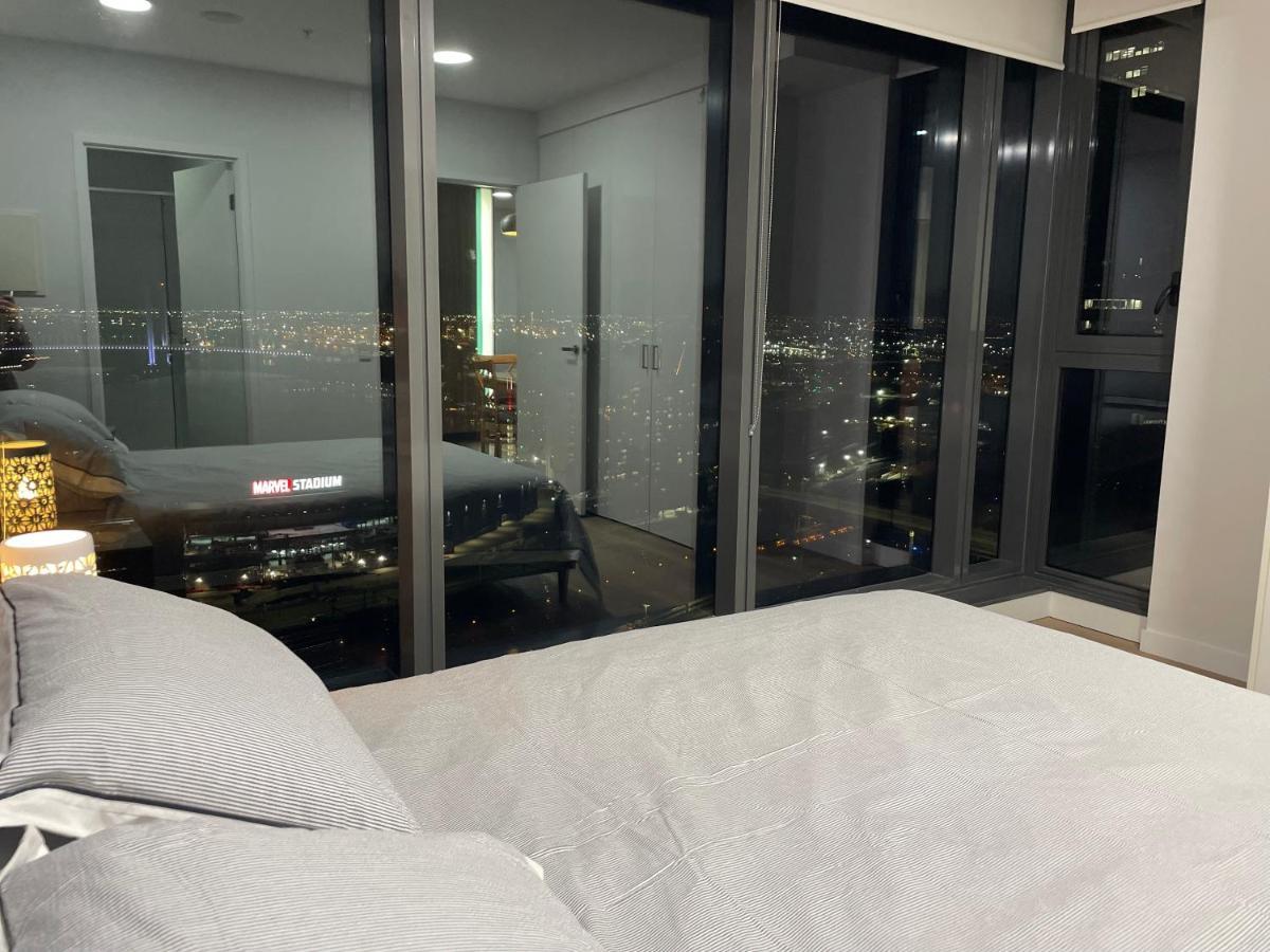 Apartment Super Luxury 2 Bedroom Well Furnished With Marvellous Views Convenient Location 1 Free Parking *