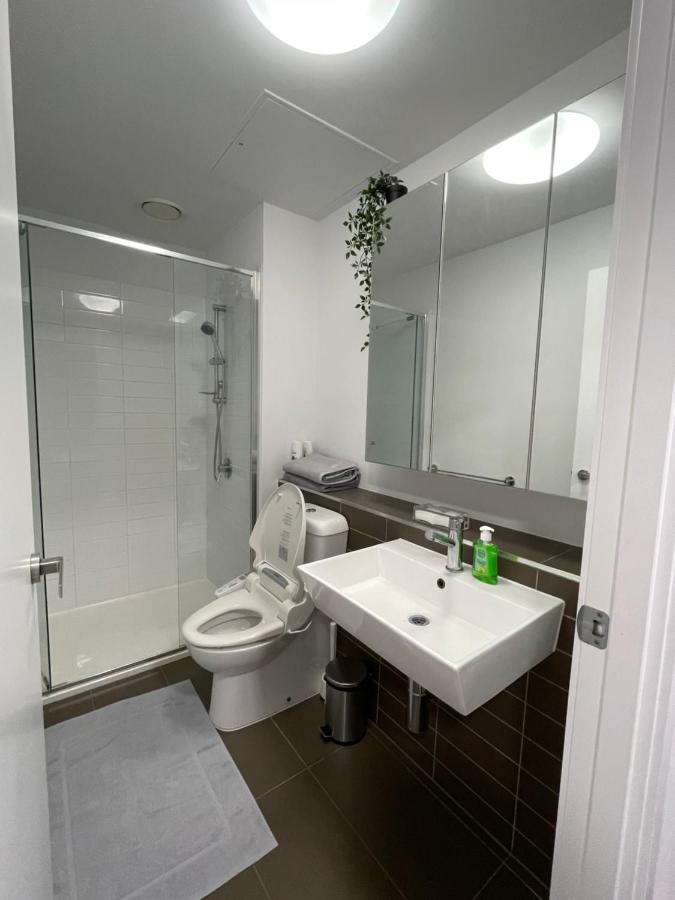 Apartment Super Luxury 2 Bedroom Well Furnished With Marvellous Views Convenient Location 1 Free Parking *