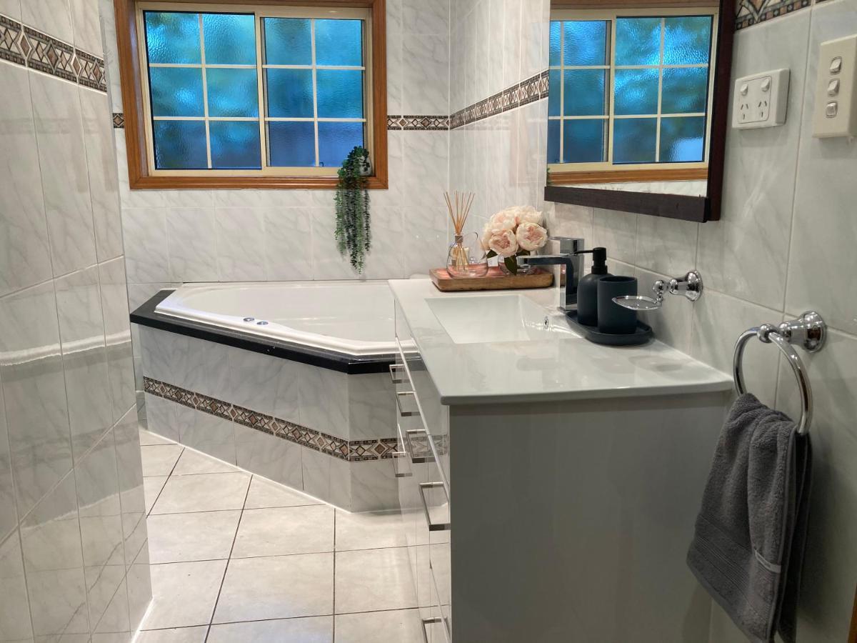 Style/comfort/spacious 4 Bedroom House Study * Melbourne