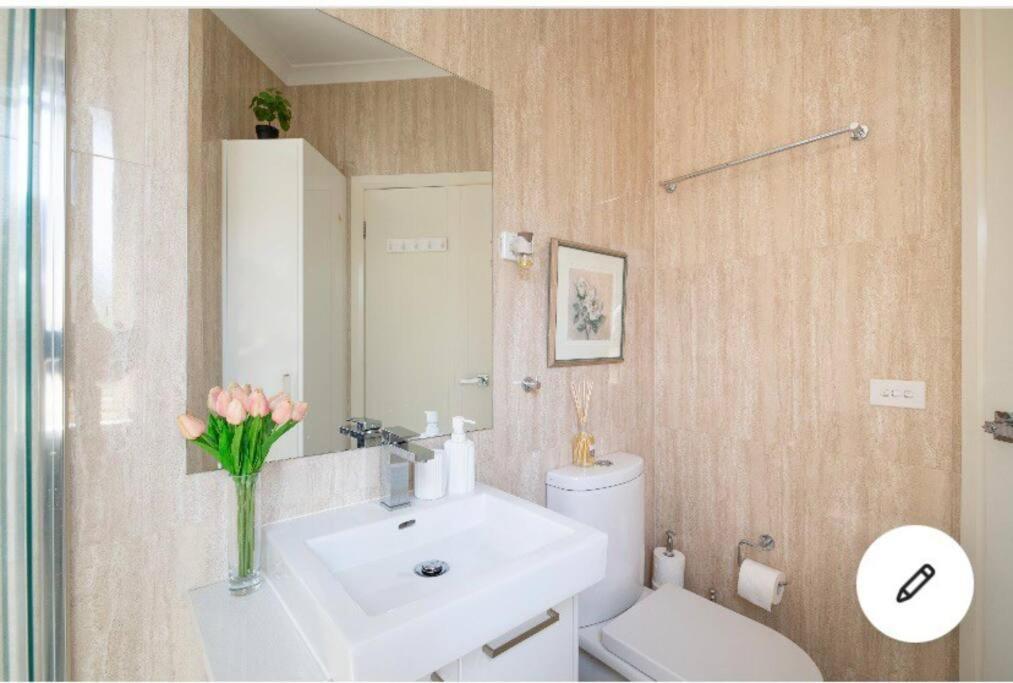 Apartment Design/bright/cosy Townhouse Between Airport &city Melbourne