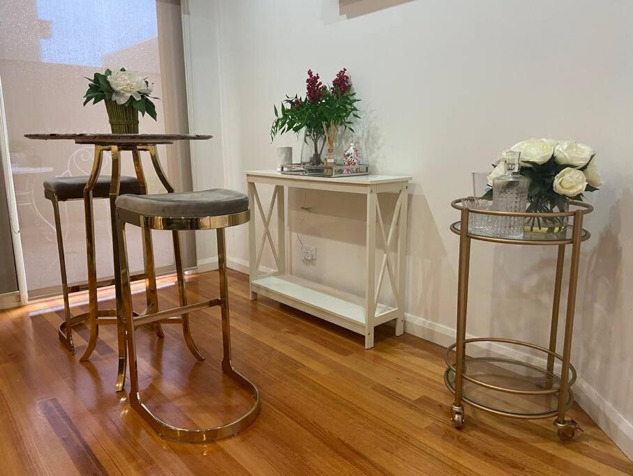 Apartment Design/bright/cosy Townhouse Between Airport &city Melbourne