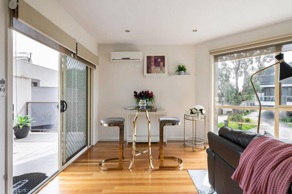 Apartment Design/bright/cosy Townhouse Between Airport &city *