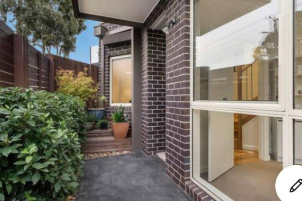 Apartment Design/bright/cosy Townhouse Between Airport &city Melbourne