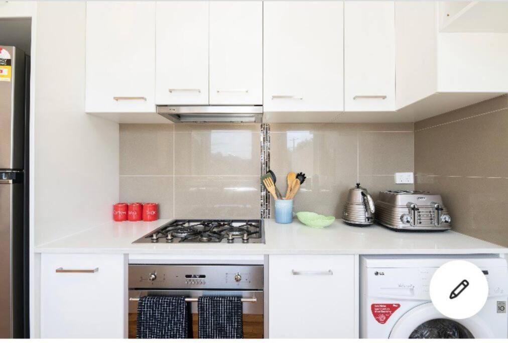 Apartment Design/bright/cosy Townhouse Between Airport &city Melbourne