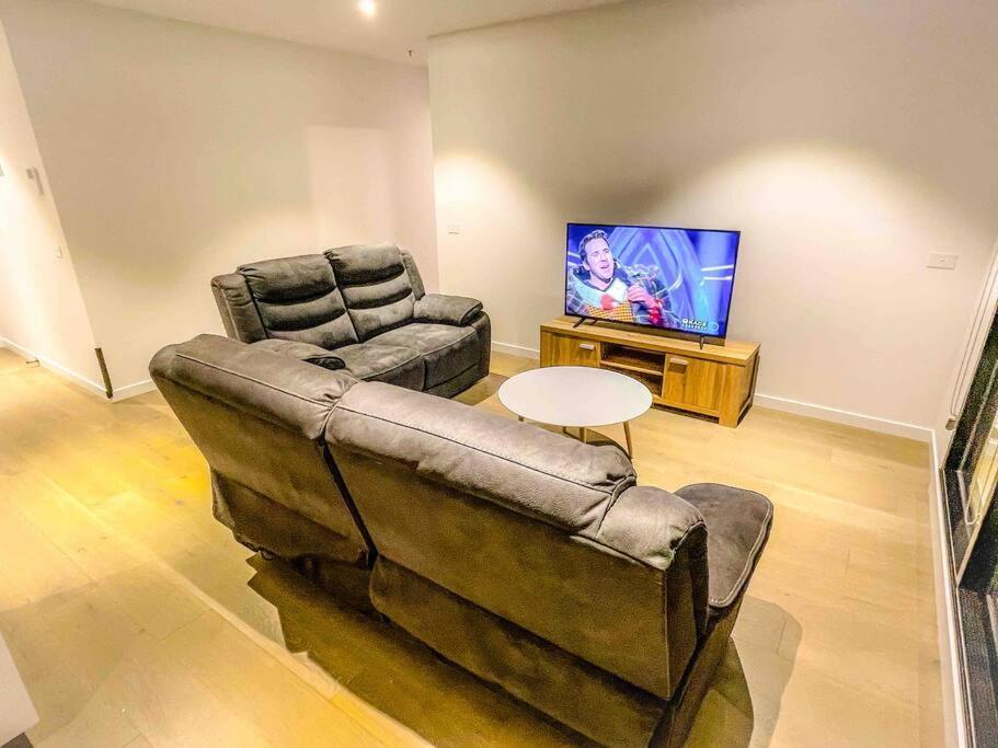 2br Mason Square @ Moonee Ponds * Melbourne