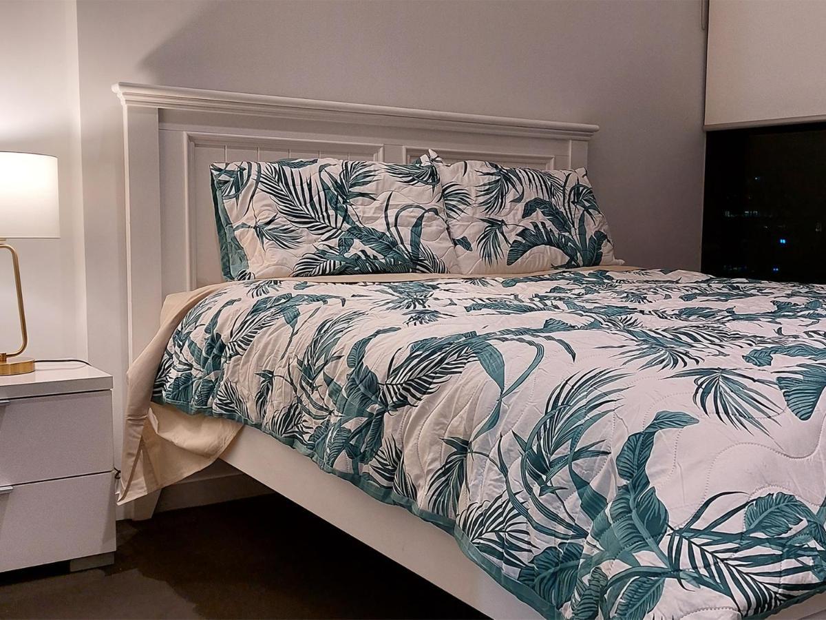 Cbd Modern 2b2b Apt, Indoor Pool Sauna, View Apartment Melbourne