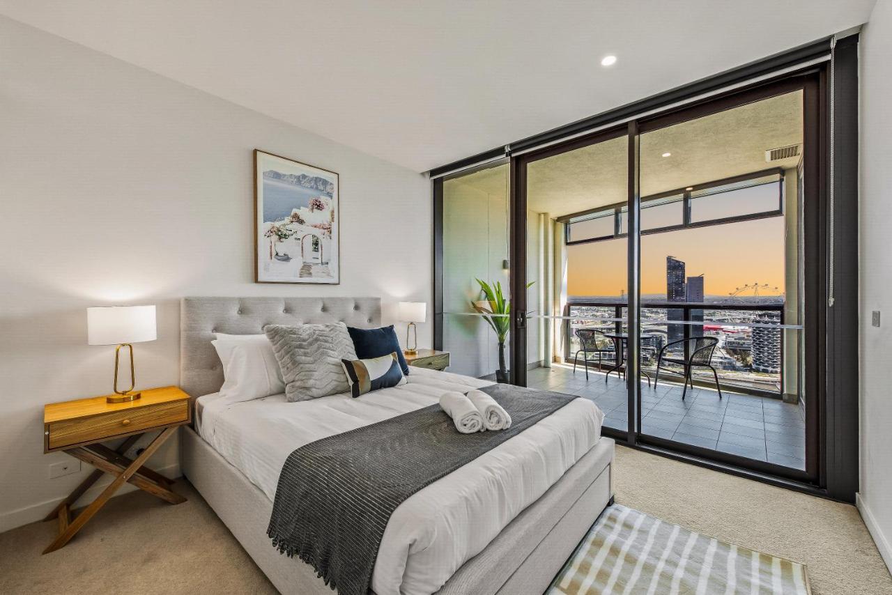 Apartment 2 Bedroom, 2 Queen Bed, 2 Bath, Large Balcony, Waterfront Living. 106sqm Melbourne