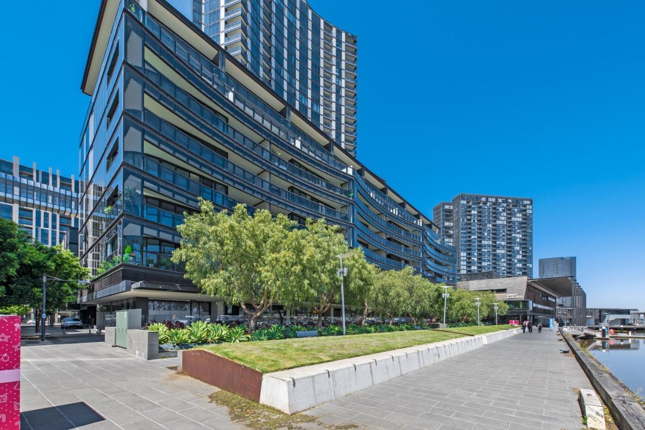 Apartment 2 Bedroom, 2 Queen Bed, 2 Bath, Large Balcony, Waterfront Living. 106sqm *