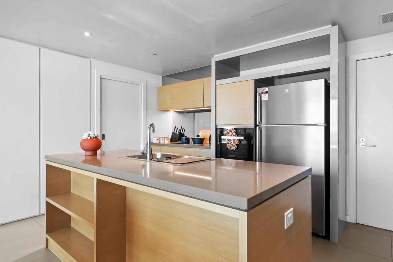 2 Bedroom, 2 Queen Bed, 2 Bath, Large Balcony, Waterfront Living. 106sqm *