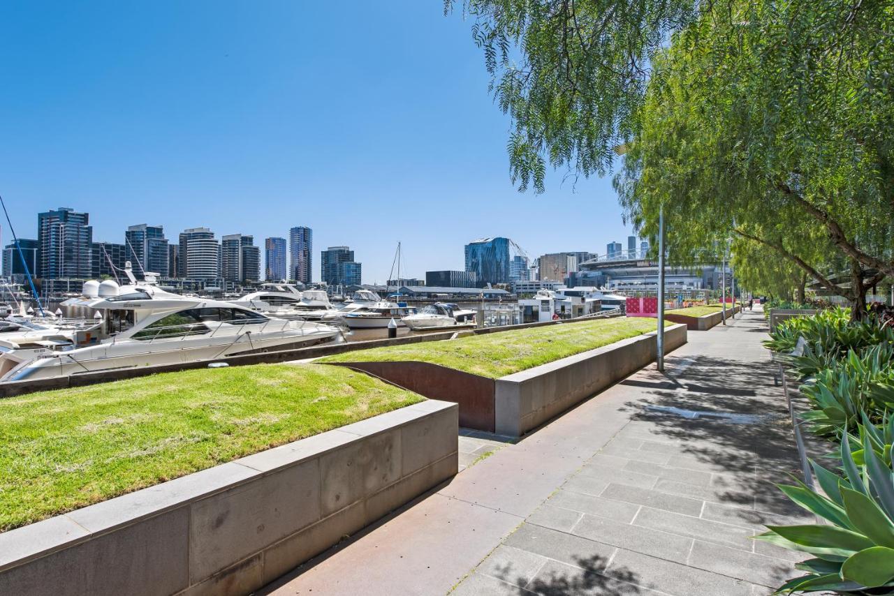 2 Bedroom, 2 Queen Bed, 2 Bath, Large Balcony, Waterfront Living. 106sqm