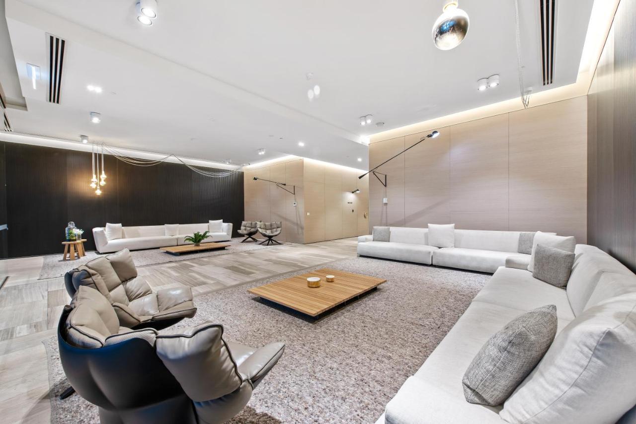 2 Bedroom, 2 Queen Bed, 2 Bath, Large Balcony, Waterfront Living. 106sqm *