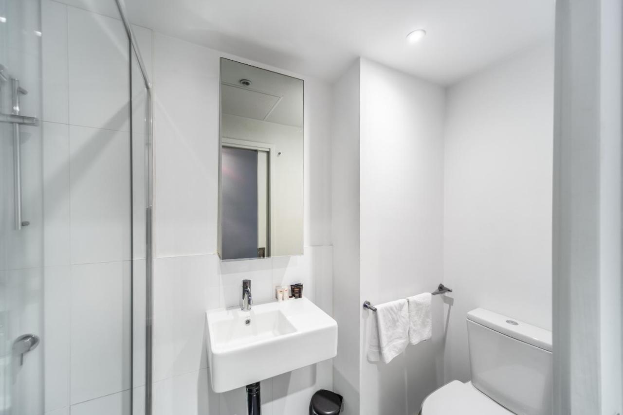Apartment Aura2107, In Cbd, 2 Bedroom With Balcony, Stunning Yarra River Views