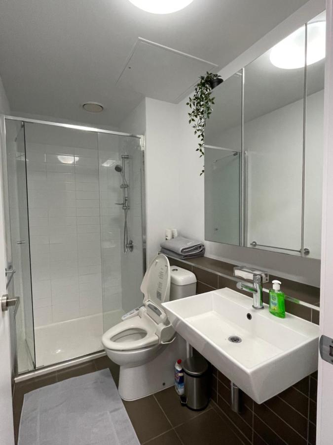 Apartment Super Luxury 2 Bedroom Well Furnished With Marvellous Views Convenient Location 1 Free Parking Melbourne