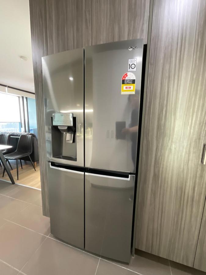 Super Luxury 2 Bedroom Well Furnished With Marvellous Views Convenient Location 1 Free Parking * Melbourne