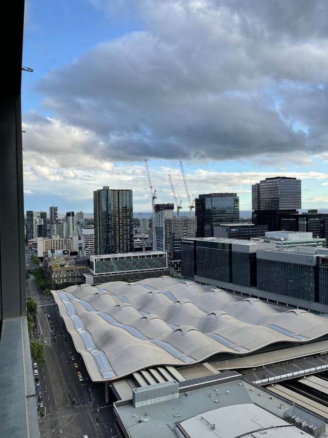 Super Luxury 2 Bedroom Well Furnished With Marvellous Views Convenient Location 1 Free Parking Melbourne