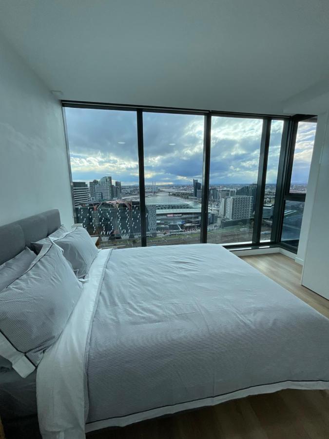 Super Luxury 2 Bedroom Well Furnished With Marvellous Views Convenient Location 1 Free Parking *