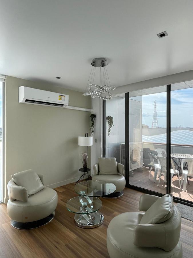 Docklands Luxury Penthouse Right Above The District Docklands Apartment *