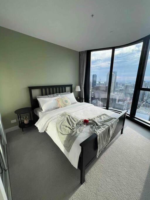 Panoramic Views Two Bedrooms In Cbd Apartment *