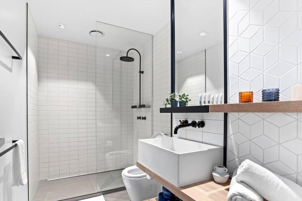 A Stylish 2br Apt With Harbour Views Free Parking Apartment