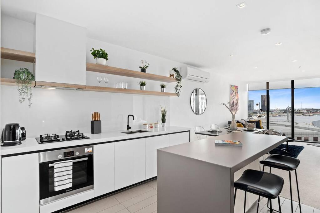 A Stylish 2br Apt With Harbour Views Free Parking Apartment *