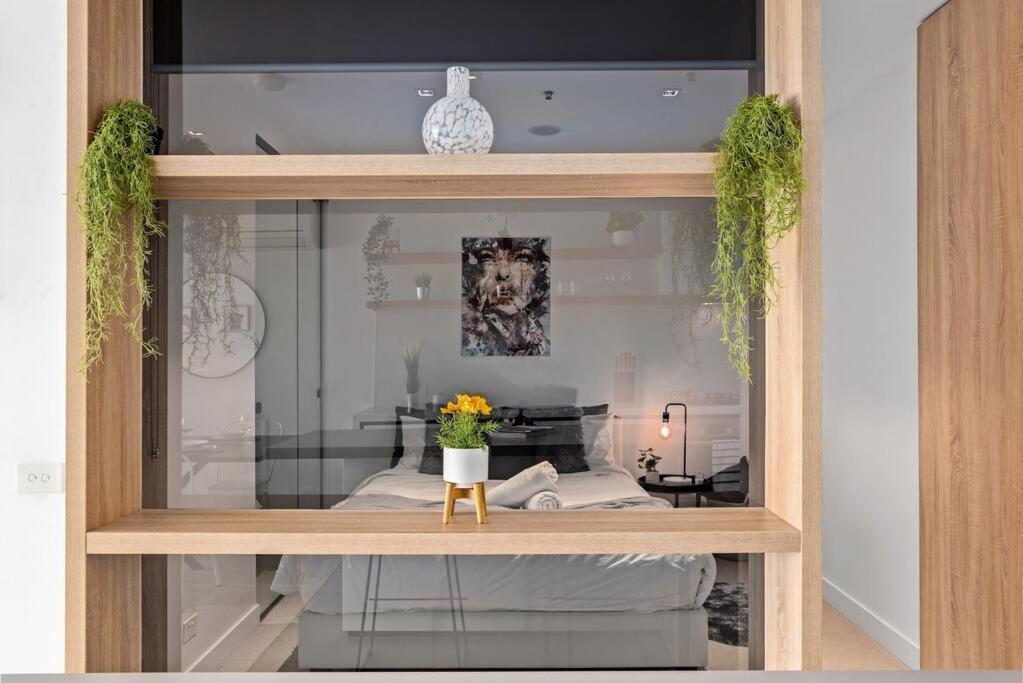 A Stylish 2br Apt With Harbour Views Free Parking Apartment Melbourne