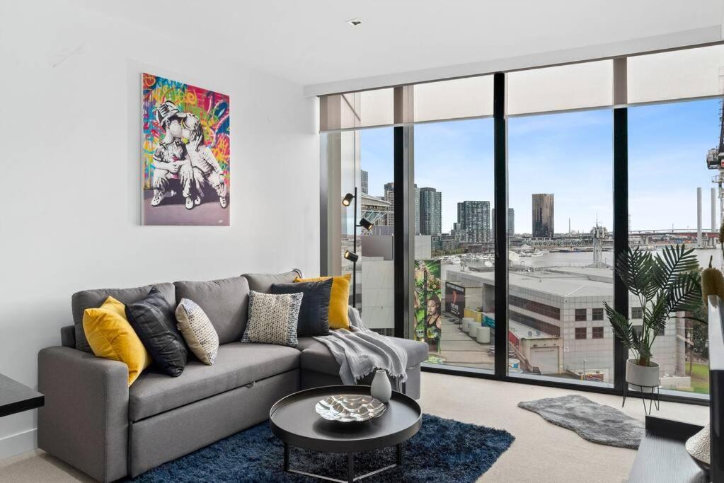 A Stylish 2br Apt With Harbour Views Free Parking *