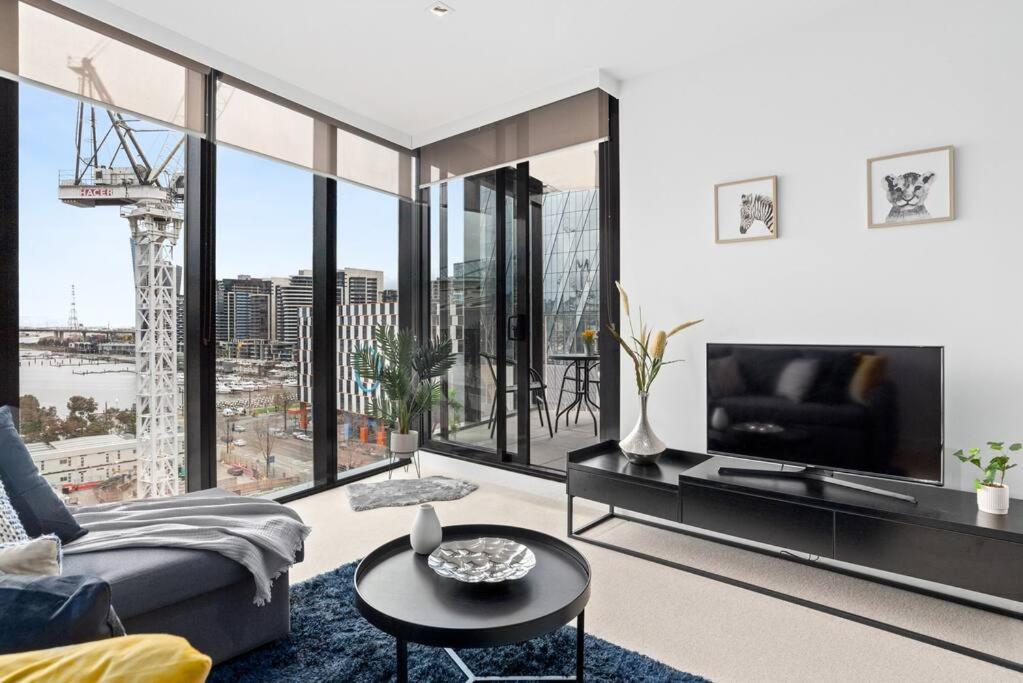 A Stylish 2br Apt With Harbour Views Free Parking Apartment