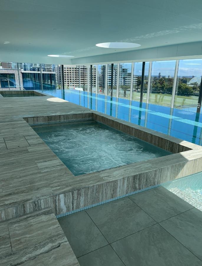 Apartment The Fawkner Bay-view Pool/gym Free Parking