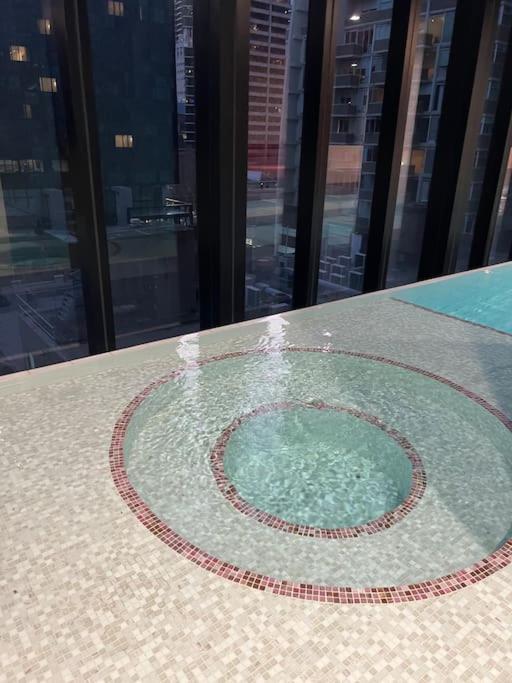 Panoramic Views Two Bedrooms In Cbd Apartment