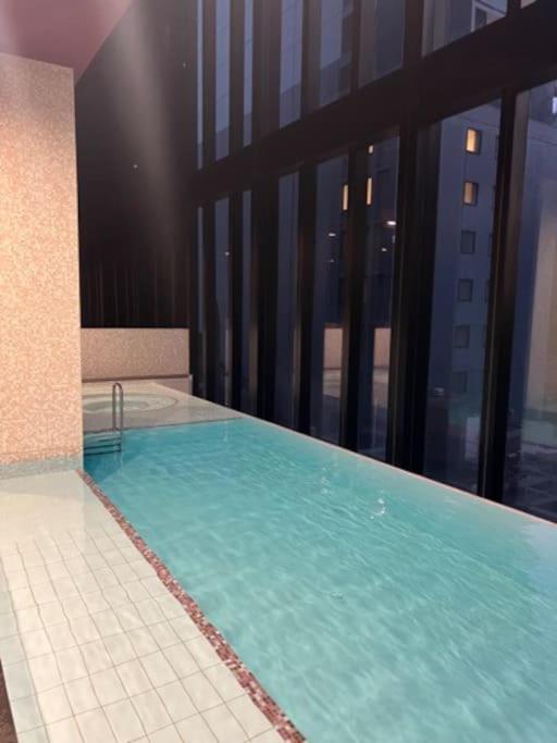 Panoramic Views Two Bedrooms In Cbd Apartment Melbourne