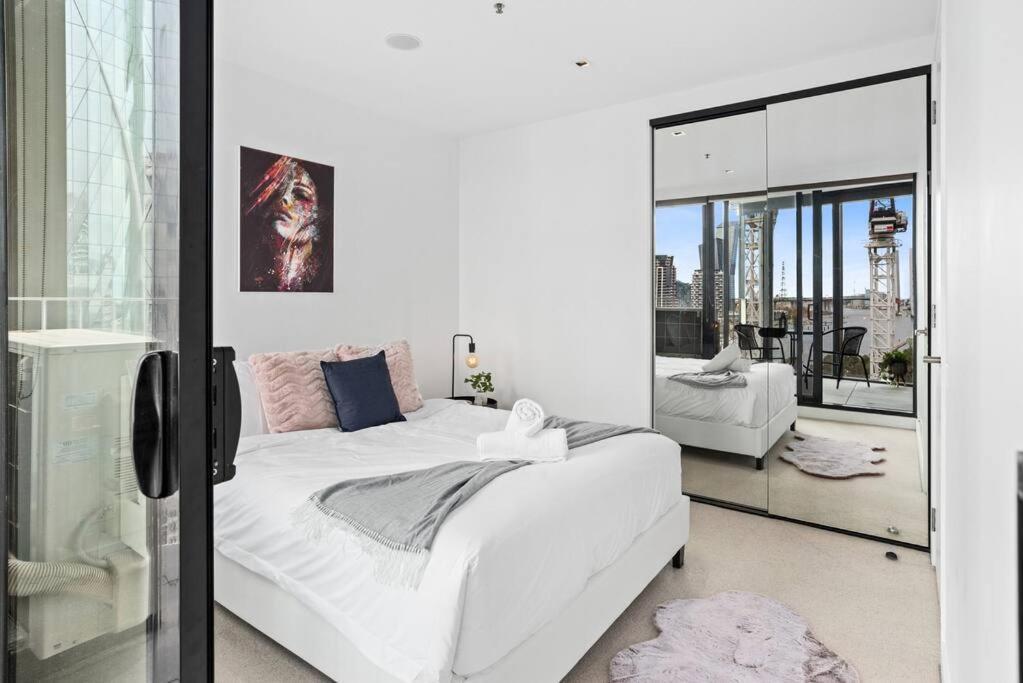 A Stylish 2br Apt With Harbour Views Free Parking Apartment