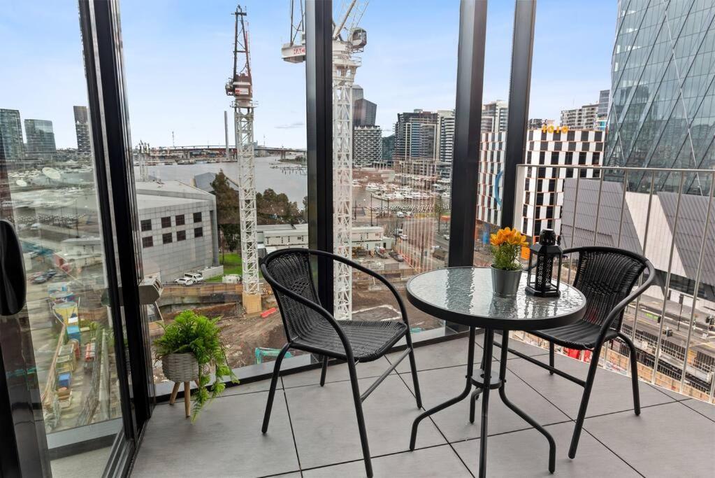 Apartment A Stylish 2br Apt With Harbour Views Free Parking *