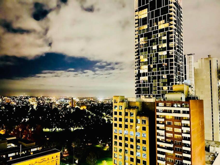 Cozy Unit Close To Parliament W/amazing Views Apartment