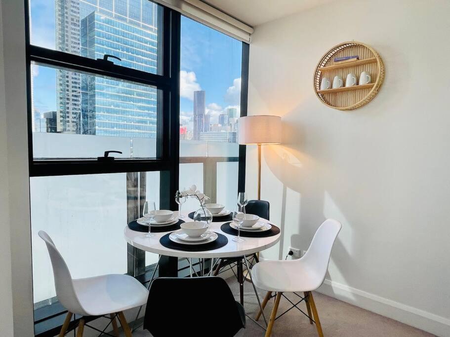 Cozy Unit Close To Parliament W/amazing Views Melbourne