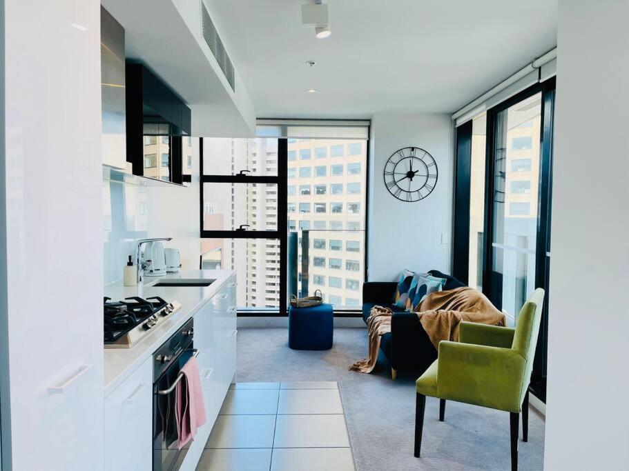 Cozy Unit Close To Parliament W/amazing Views Apartment *