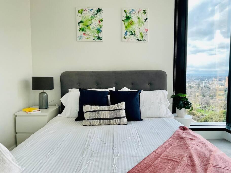 Cozy Unit Close To Parliament W/amazing Views Melbourne