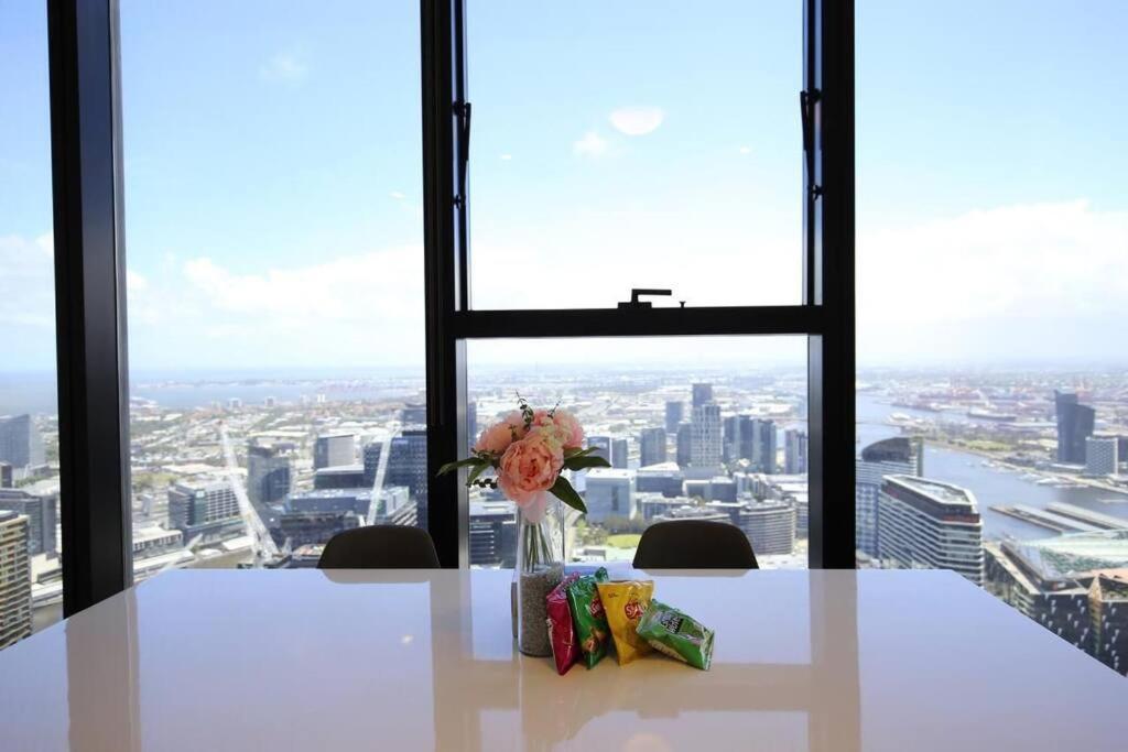 Apartment 2b2b In Collin Street Melbourne