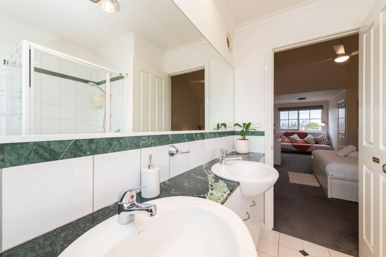 Brunswick 3bdrm Townhouse, With Parking By Custom Hosting Holiday home Melbourne