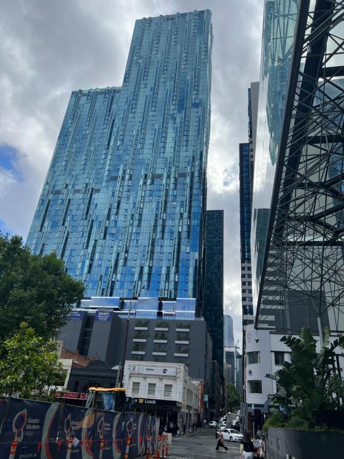 Panoramic Cbd Views In The Heart Of Melbourne