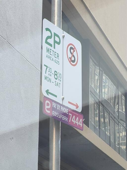 2b2b In Collin Street