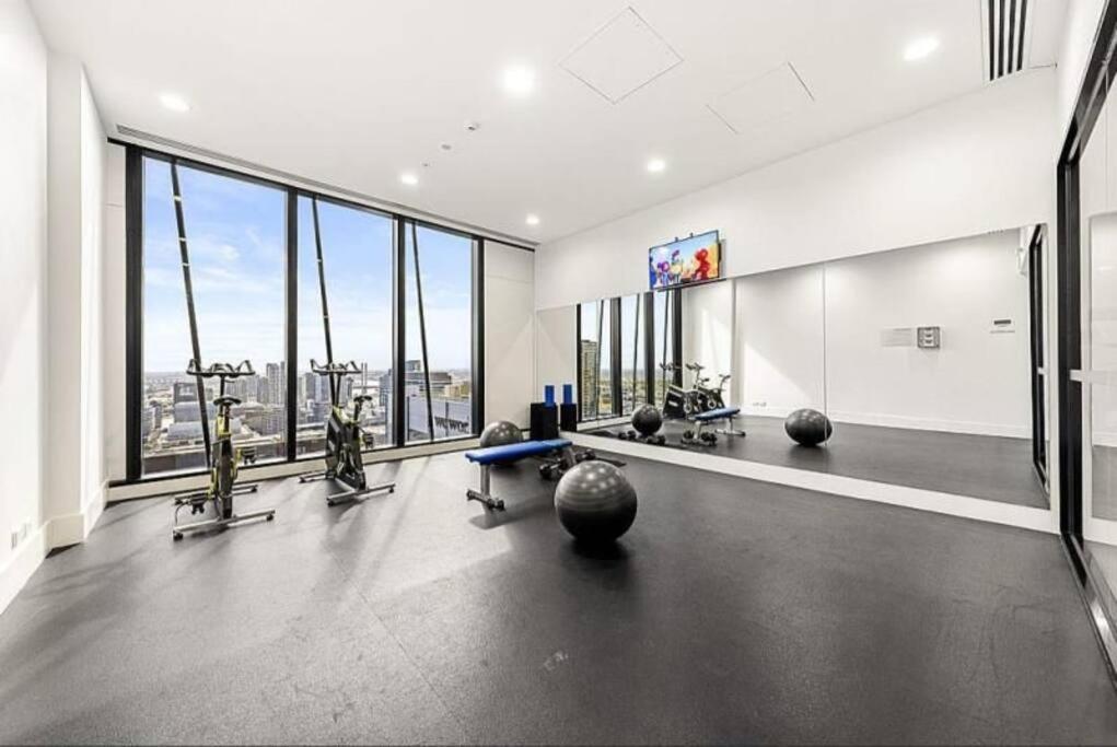 2b2b In Collin Street Apartment *